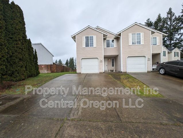 2185 Dorsey Dr, Hubbard, OR 97032