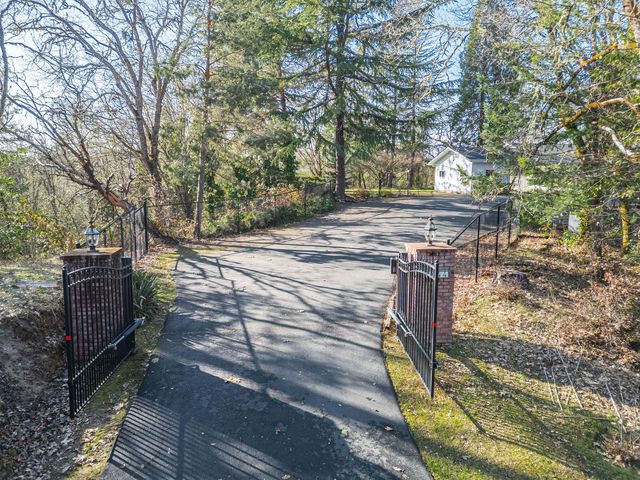 2444 Elk Ln, Grants Pass, OR 97527