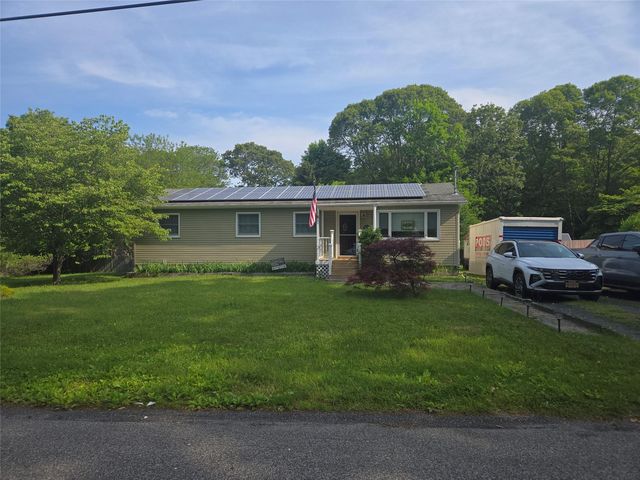 3 Barberry Lane, Middle Island, NY 11953