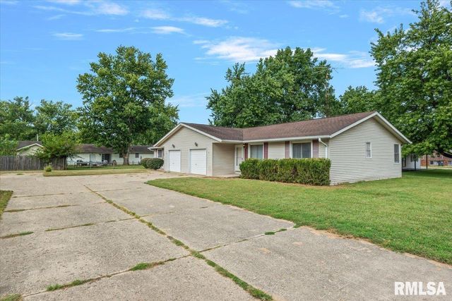 33 Mueller Ct, Riverton, IL 62561