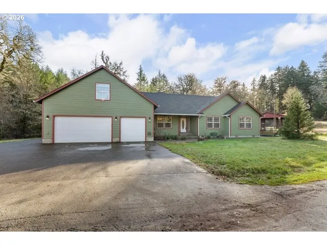272 Schloeman Ln, Glide, OR 97443