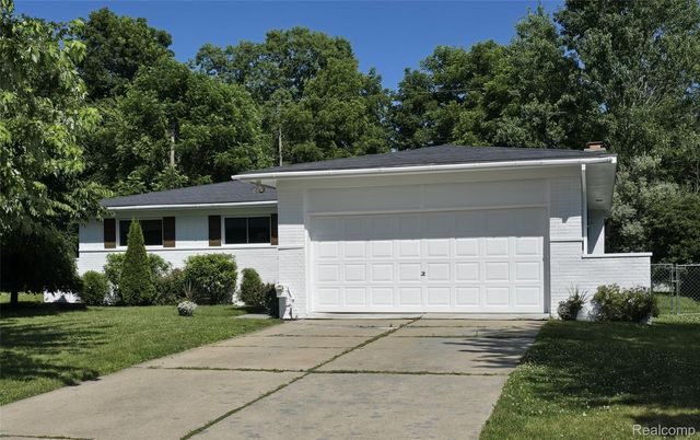 5333 Fern Ave, Grand Blanc, MI 48439