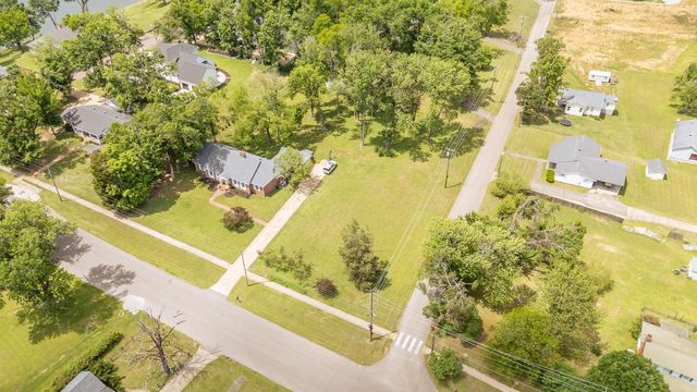 W  Main St, Savannah, TN 38372