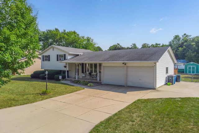 1195 Valley View Rd, Green Bay, WI 54304