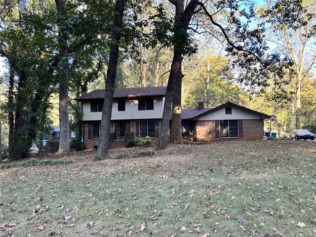 648 Bralorne Dr, Stone Mountain, GA 30087