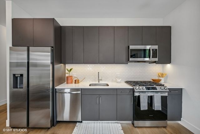 1847 N  Humboldt Blvd #102, Chicago, IL 60647