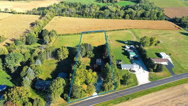 W1758 Spring Prairie ROAD, Burlington, WI 53105