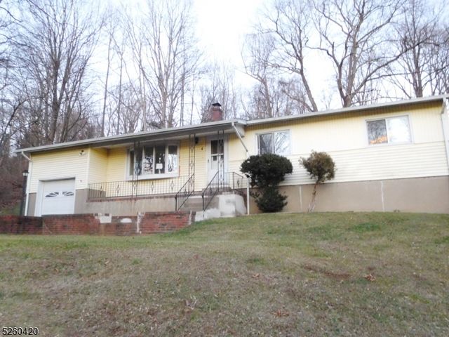 4 Christine Rd, Hackettstown, NJ 07840