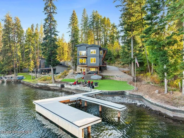 8817 W  Riverview Dr, Coeur D Alene, ID 83814