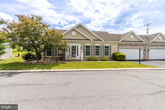 162 Independence Ave, State College, PA 16801