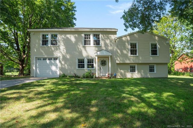 15 Horseshoe Rd, Guilford, CT 06437
