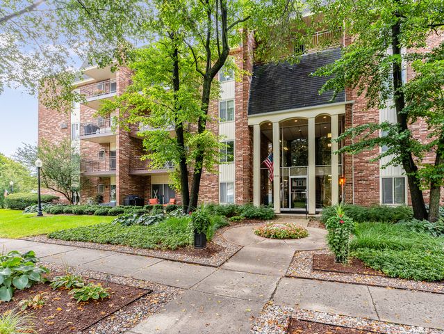 4900 Forest Ave #201, Downers Grove, IL 60515