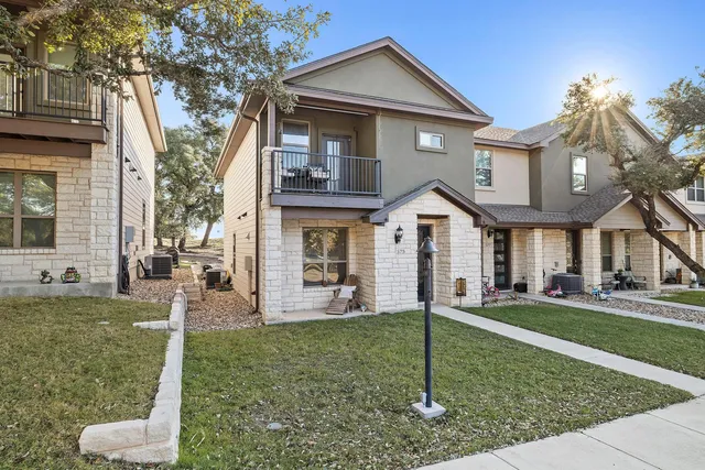 575 Demarett Dr, Lago Vista, TX 78645