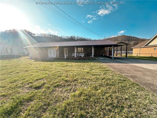 2891 Lincoln Hwy, Chapmanville, WV 25508