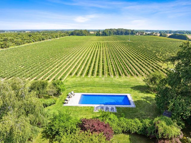 2600 Oregon Rd, Mattituck, NY 11952