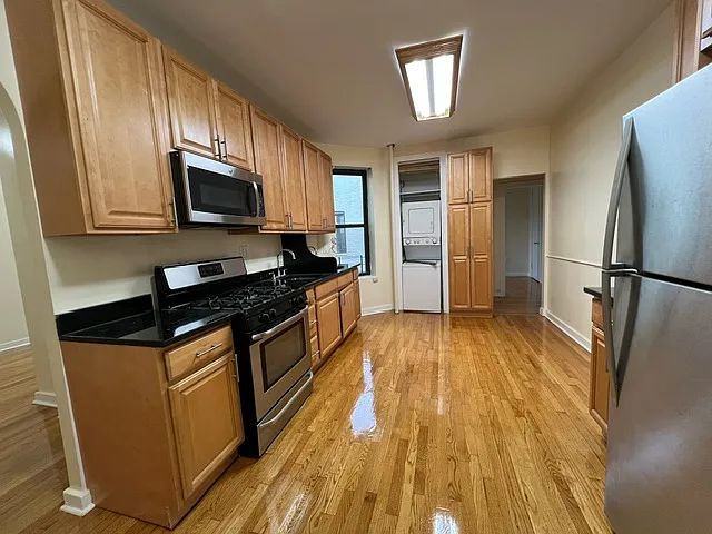 1143 43rd St #1D, Brooklyn, NY 11219