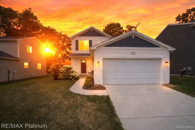 2793 Sycamore River Dr, Fowlerville, MI 48836