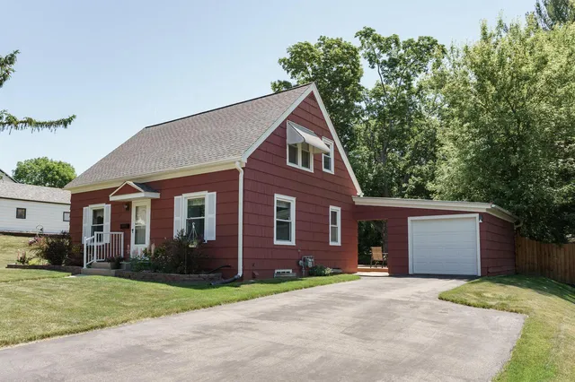 1315 Sunset AVENUE, Watertown, WI 53094