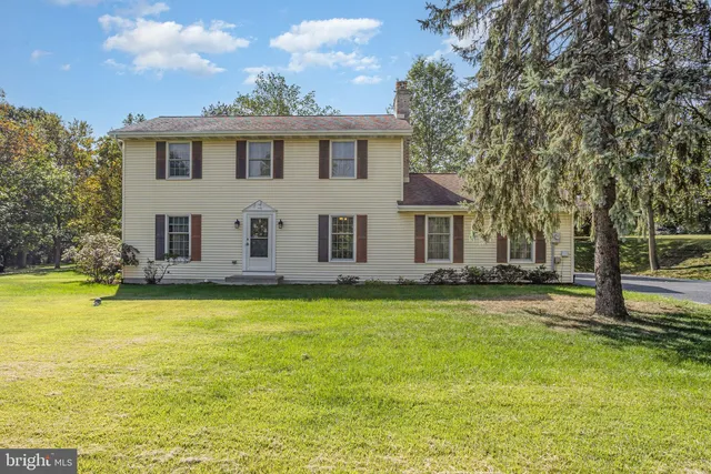 812 Schwanger Rd, Elizabethtown, PA 17022