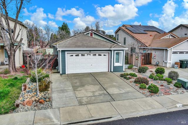 573 Edenderry Dr, Vacaville, CA 95688