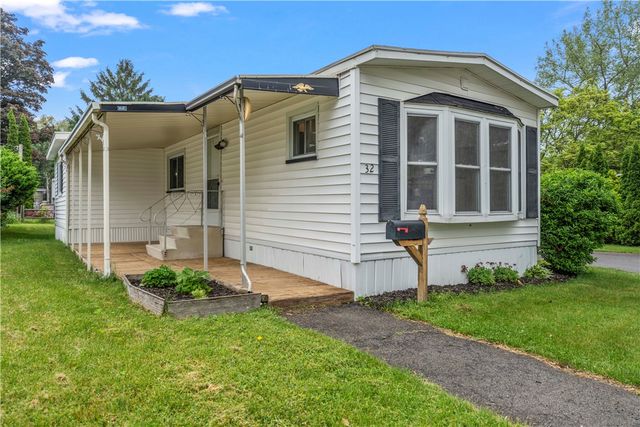 32 Skyview Dr, Rochester, NY 14625