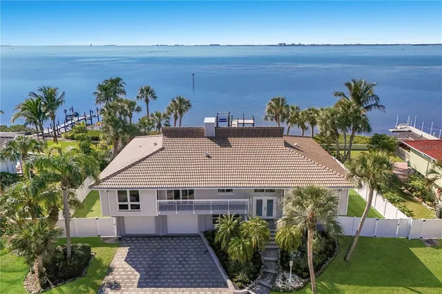 3908 Bayside Dr, Bradenton, FL 34210