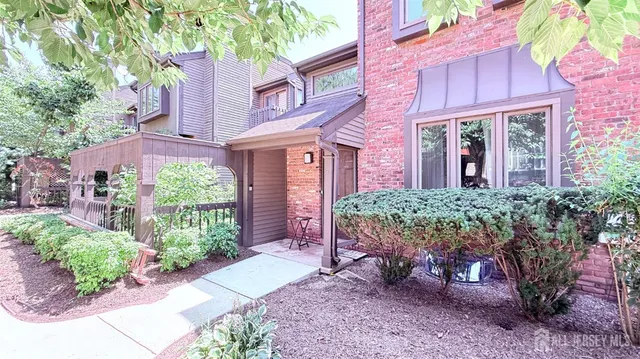 93 Riverbend Dr, North Brunswick, NJ 08902