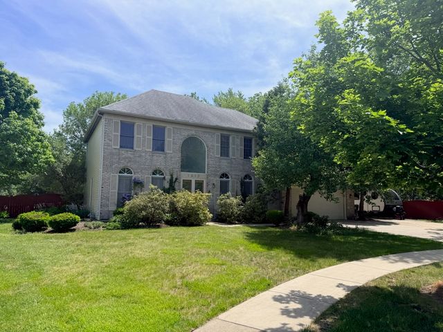 1613 York Ct, Mundelein, IL 60060