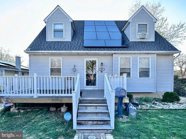 212 N  Vine St, Clayton, NJ 08312