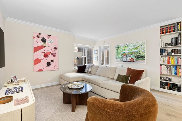 118 E  60th St #24A, New York, NY 10022