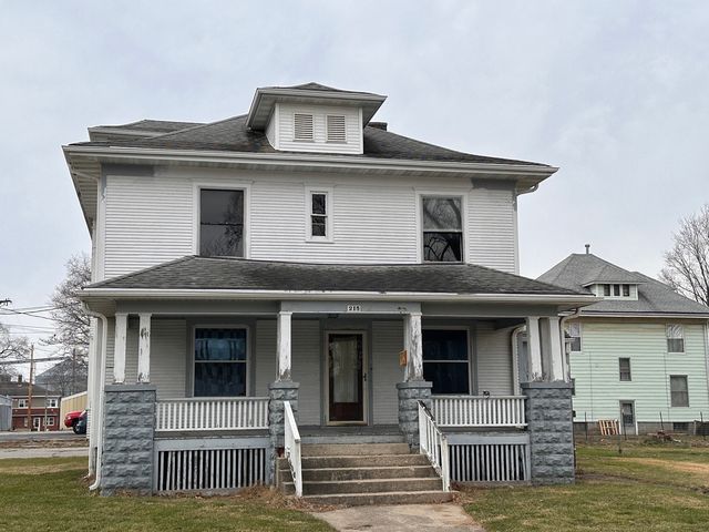 215 N  5th St, Watseka, IL 60970