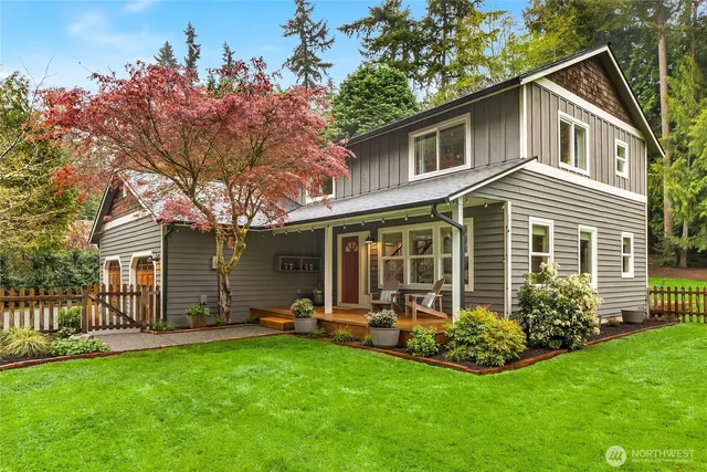 8450 Jennie Avenue NE, Bainbridge Island, WA 98110