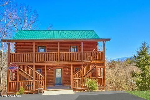 632 Oaks View Ct, Pigeon Forge, TN 37863
