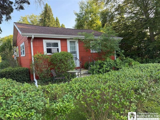 1669 Groveland Ave, Youngstown, NY 14174