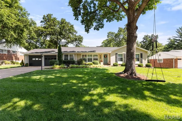 1031 Dovergate Dr, Saint Louis, MO 63122