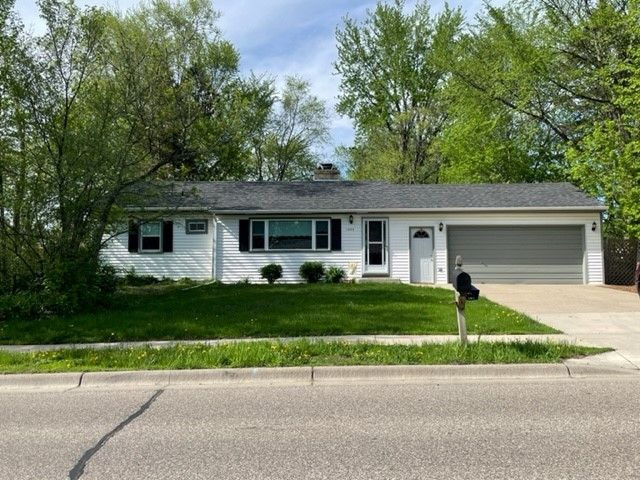 1555 Gervais Ave E, Maplewood, MN 55109