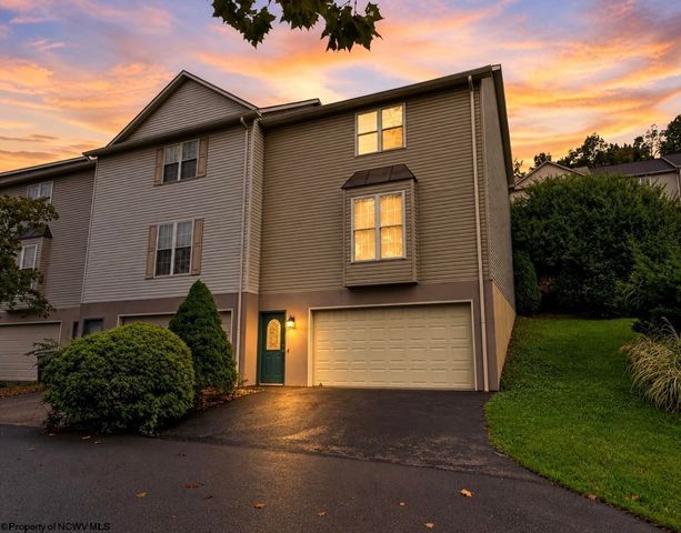 10 Clear Spring Dr, Morgantown, WV 26508
