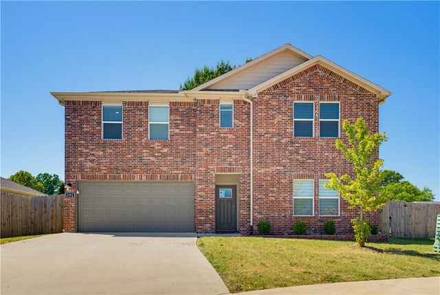2202 S  10th St, Rogers, AR 72758