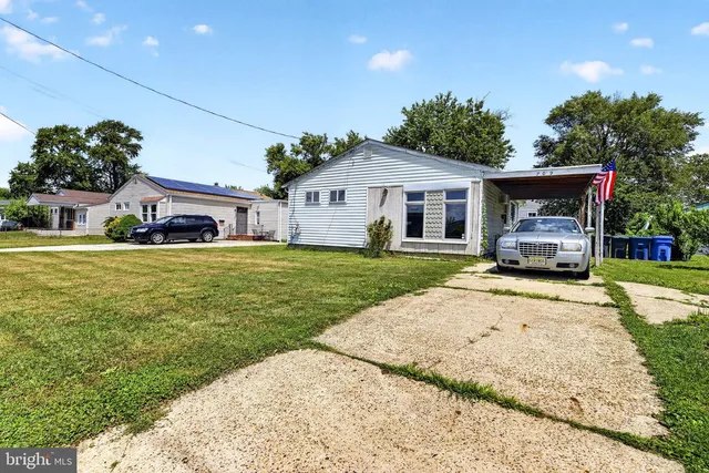 709 Smith Ln, Mount Holly, NJ 08060