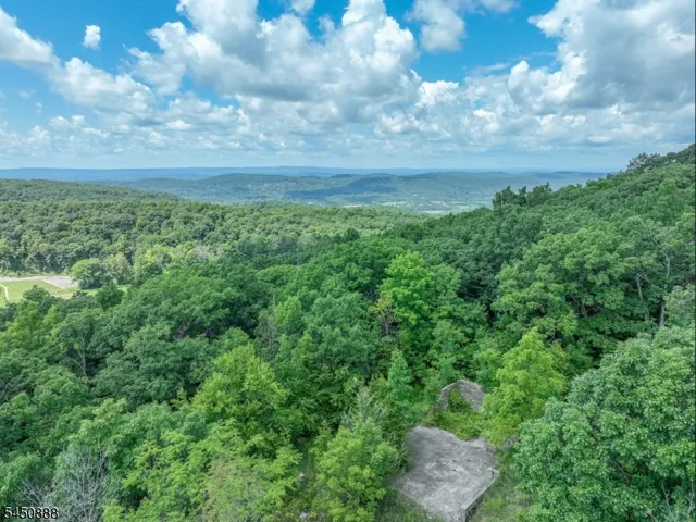 11 Hidden Valley Dr, Vernon, NJ 07462