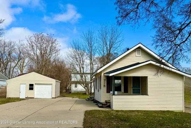 715 Randall St, Lansing, MI 48906