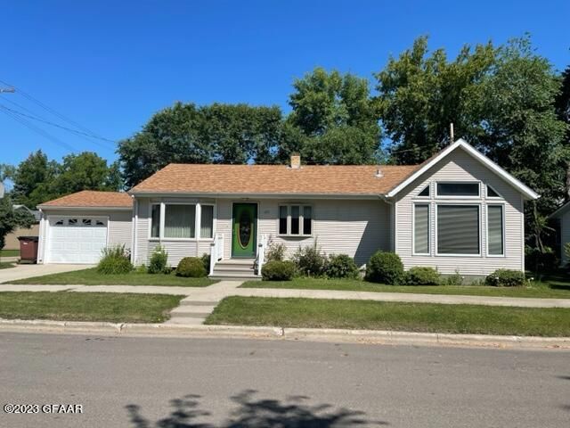 203 3rd St, Park River, ND 58270