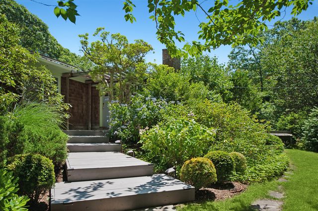 6 Randall Rd, Southampton, NY 11968
