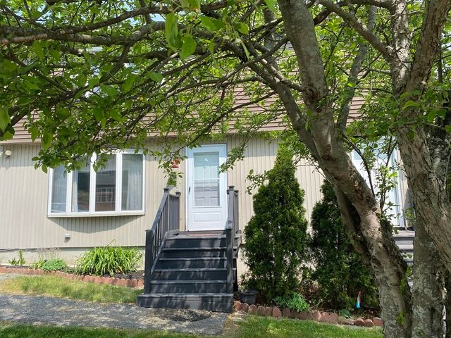 59 4th St, Worcester, MA 01602
