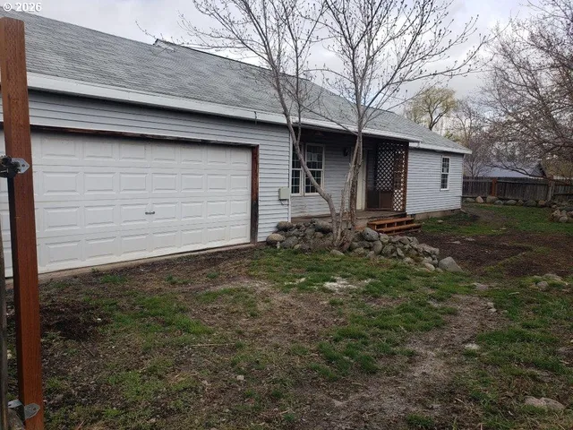 907 S  College St, Joseph, OR 97846