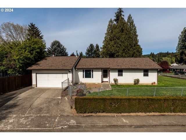 51999 SW 4th St, Scappoose, OR 97056