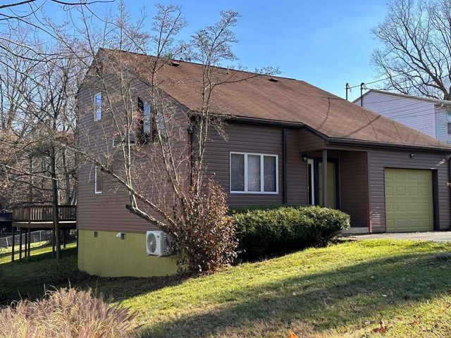 126 1st St, Shady Spring, WV 25918