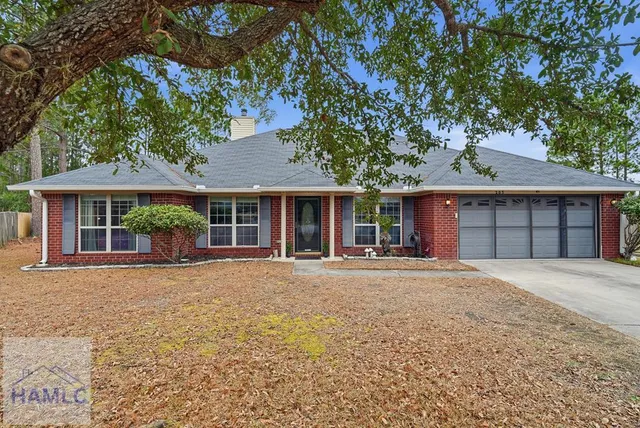 203 Barcalay Ln, Hinesville, GA 31313