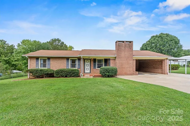 408 29th Street Pl SW, Hickory, NC 28602