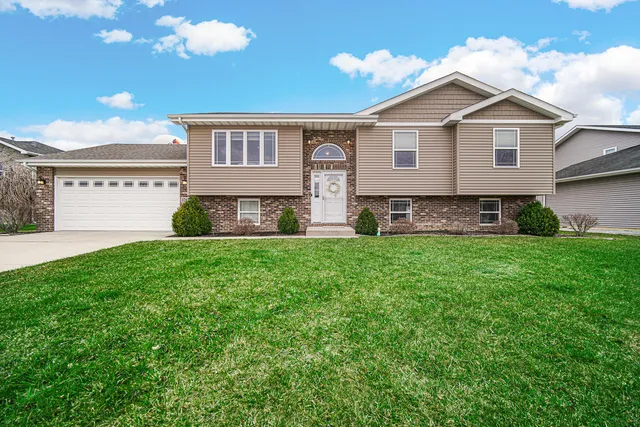 12827 Wheeler St, Cedar Lake, IN 46303